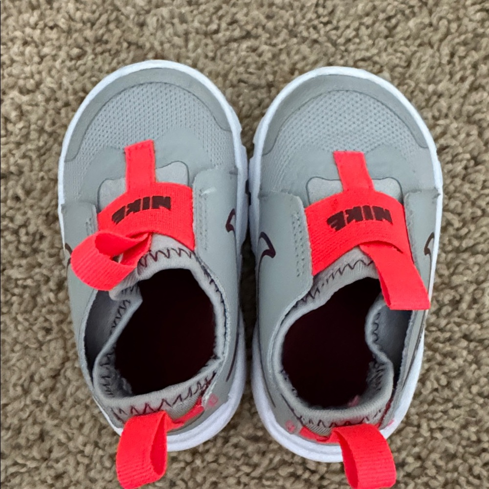 Nike Toddler Sneakers Gray & Red, Size 5C, Gently Used. - Picture 5 of 8